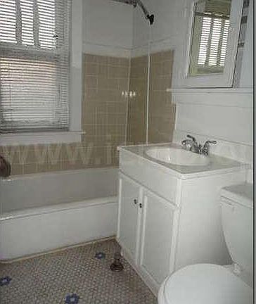 3rd image of 1948 W Wilson Ave APT 2V