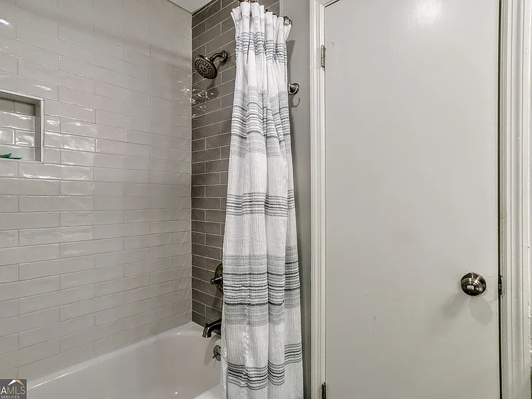 85 Wilhelmina Dr — Photo 26