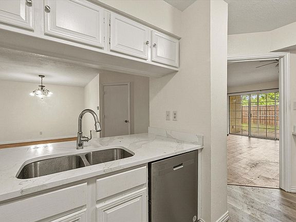 4th image of 2504 Brook Hollow Ct