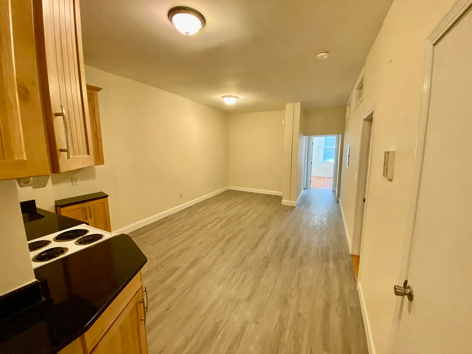 3 bed, 1.5 bath, 9999 sqft, $5,400 — Photo 4