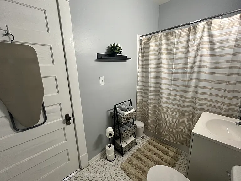 635 E Burleigh St #635 — Photo 8