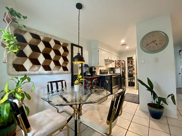 2906 West Ave #2 — Photo 3