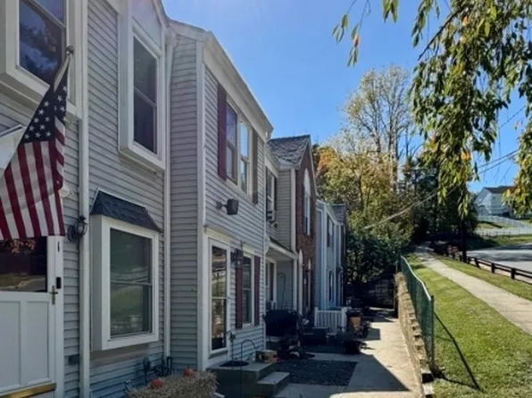 13 Colonial Ct, High Bridge Boro, NJ 08829