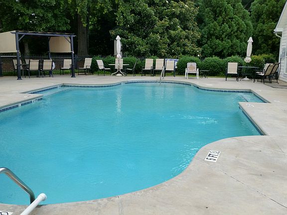 Heated Pool 