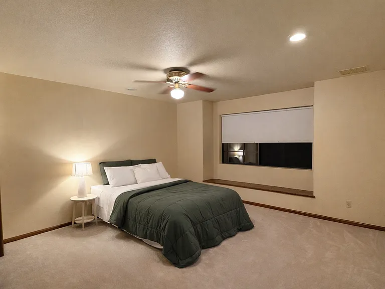 548 E Hope Cir — Photo 2