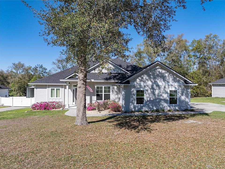 1st image of 290 SW Fieldstone Ct