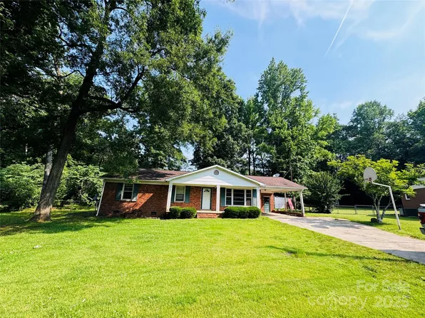 316 Meadowood Cir, Kannapolis, NC 28081