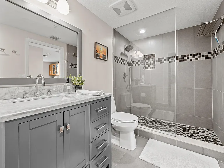 511 Lucerne Ave #315 — Photo 14