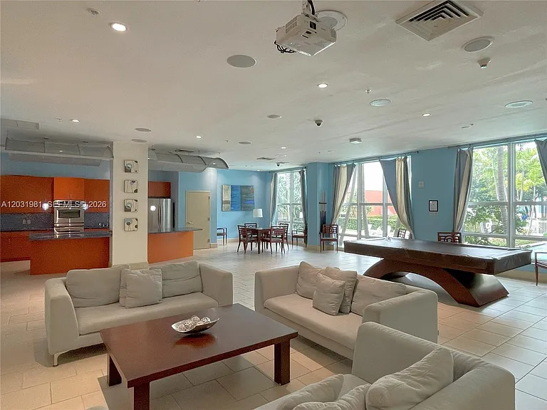 2000 N Bayshore Dr #525 — Photo 37