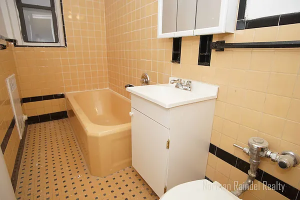 Rented by Norman Raindel, LREB | media 17