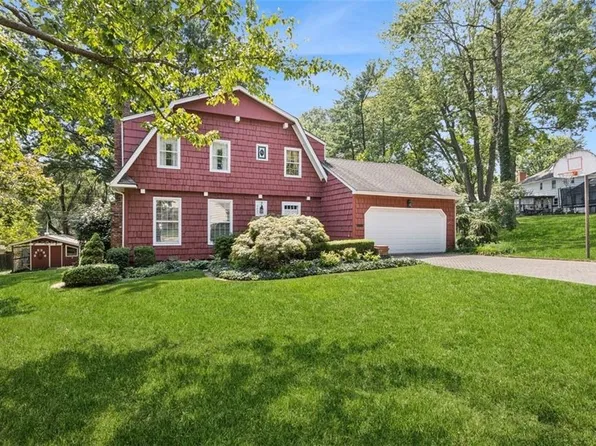 9821 Cedar St, Overland Park, KS 66207