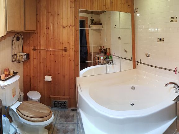 Newly Renovated Bathroom 