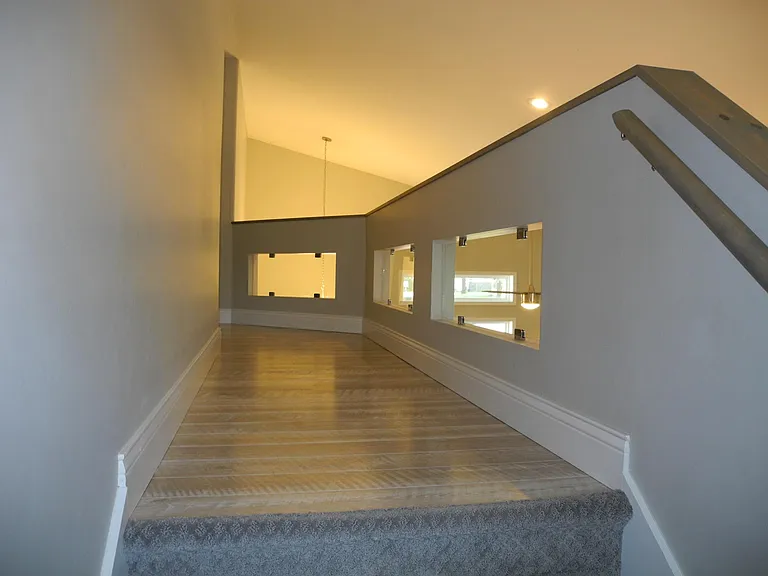Vaulted ceiling with overlook