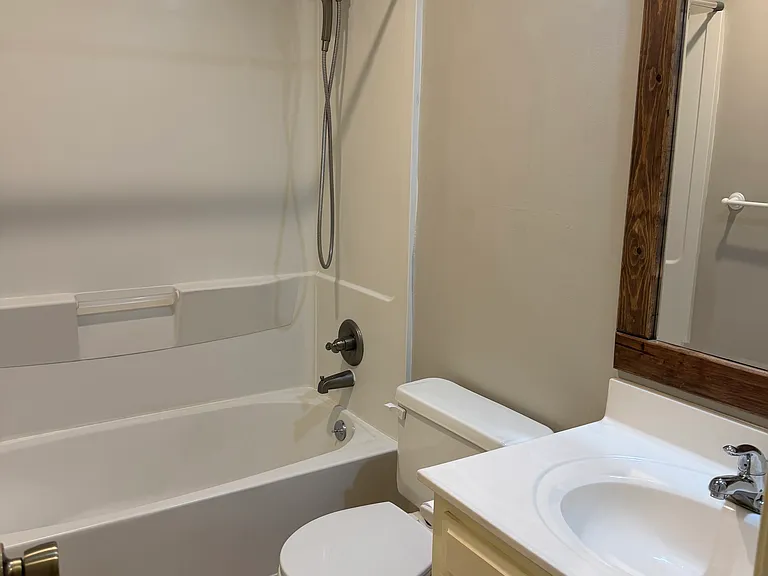 406 NE Independence Ave #A — Photo 17