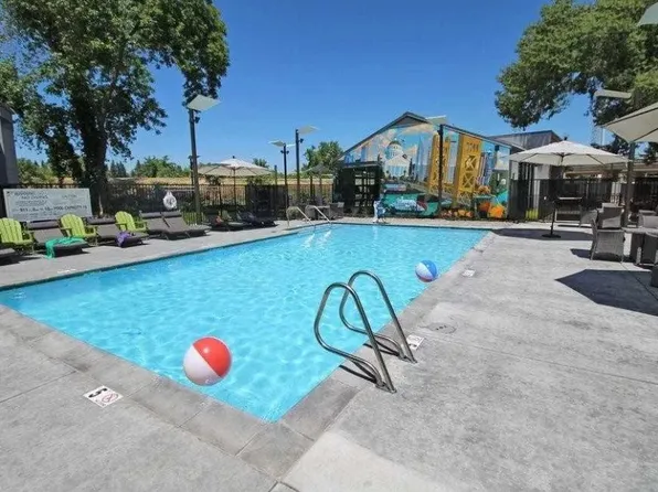 University Village, 7767 La Riviera Dr #Ea9ba4730, Sacramento, CA 95826