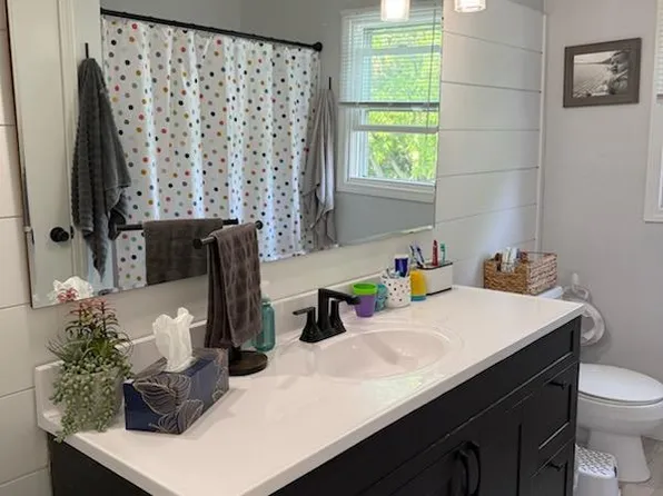 316 Hillview CIRCLE, Waukesha, WI 53188