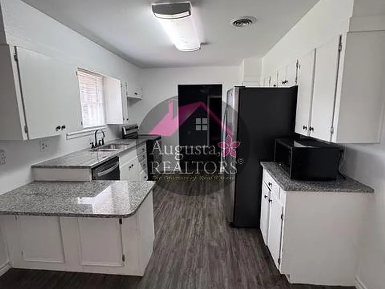 2626 Garfield Ave — Photo 17