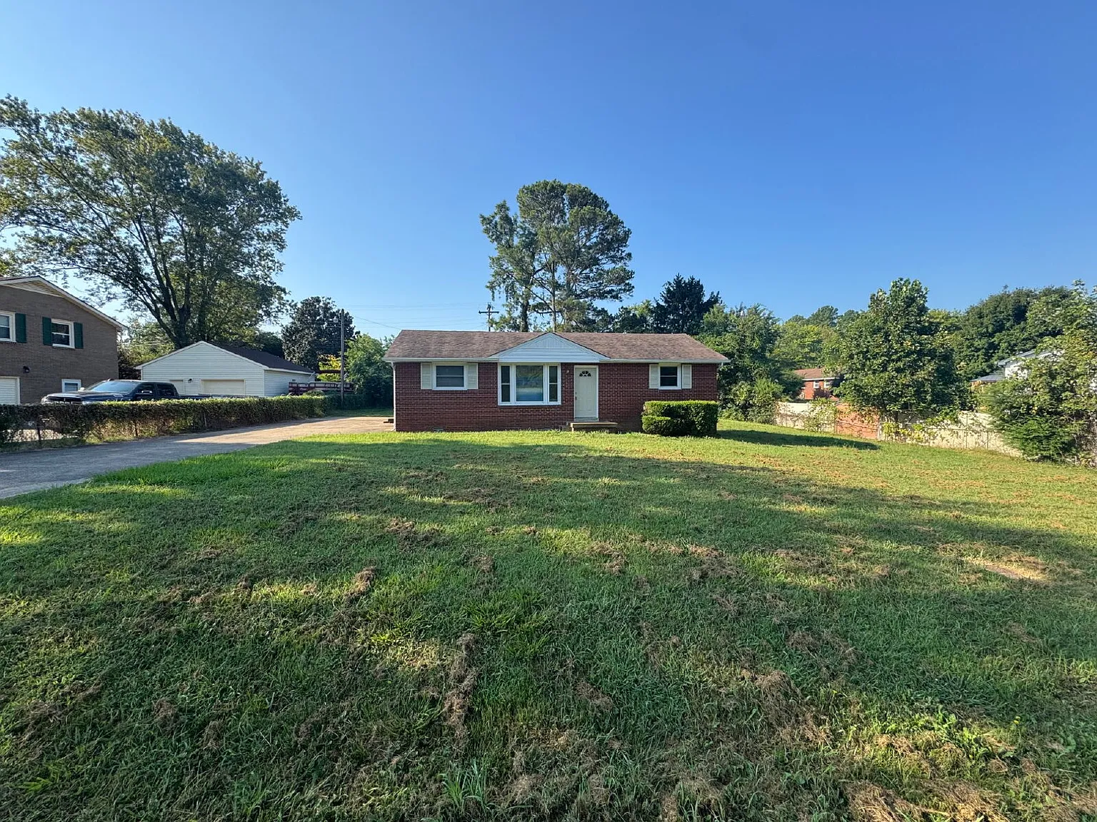 3 bed, 1.0 bath, 1114 sqft, $1,225 — Photo 3