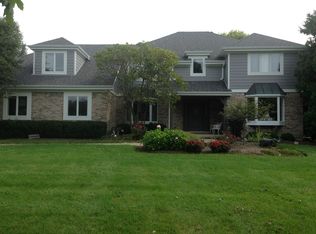 5N465 Leola Ln, St Charles, IL 60175