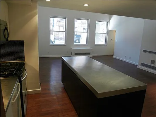 Rented by R New York | media 42