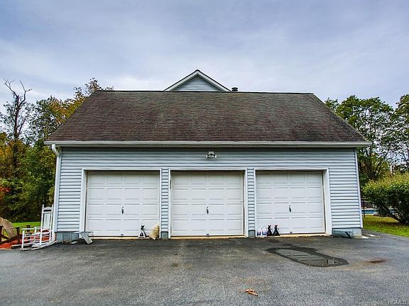 4th image of 44 Rolling Meadow Ct