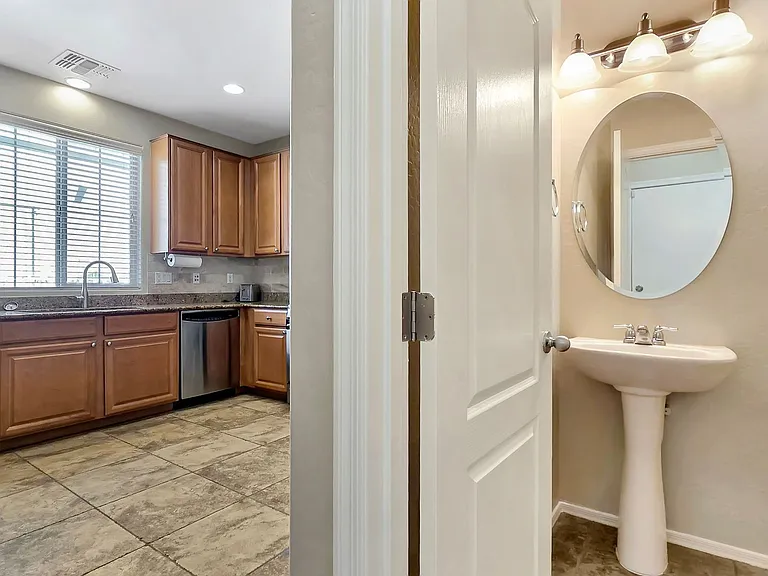 2942 N Evergreen St — Photo 10