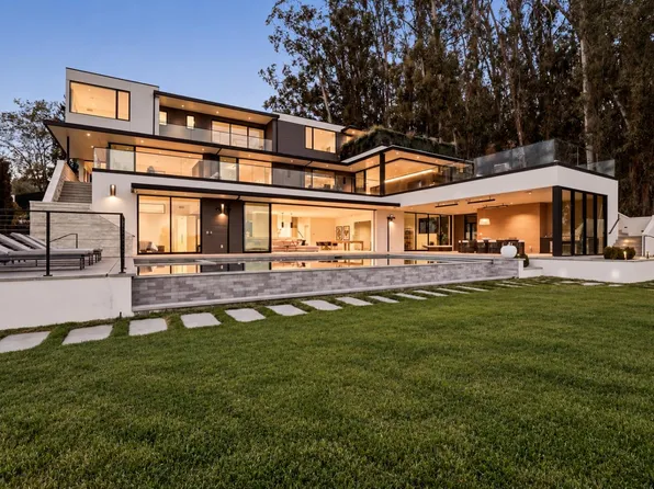 950 Macadamia Dr, Hillsborough, CA 94010