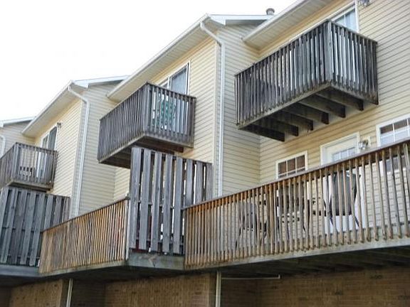 4th image of 2305 S Greenwood Dr Unit 2