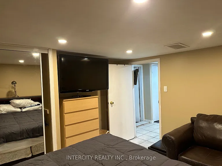 222 Combe Ave #2 — Photo 14