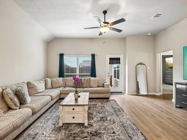 2702 Aquamarine Ct, Texas City, TX 77591