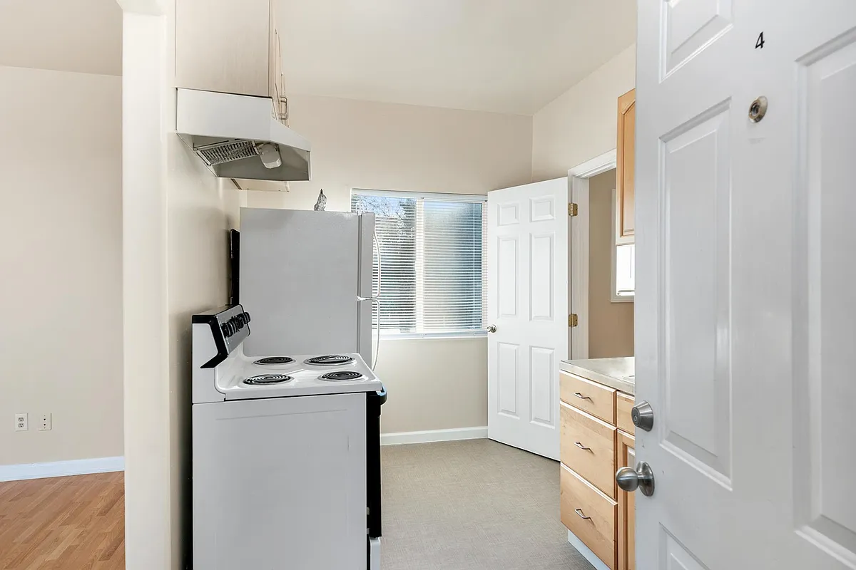 Building Photo - 3239 Harbor Ave SW #3
