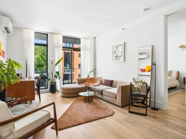 114 Lexington Avenue image 1 of 14