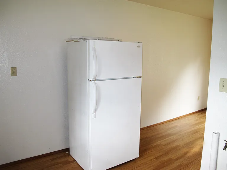 1001 NW Crosby Ave #1 & 2 — Photo 5