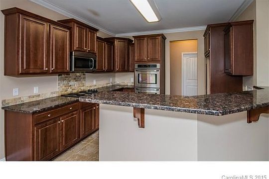 5th image of 181 Wheatfield Dr