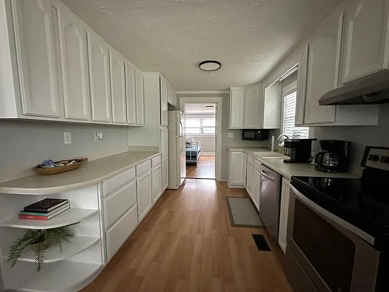 483 Seavy St — Photo 16