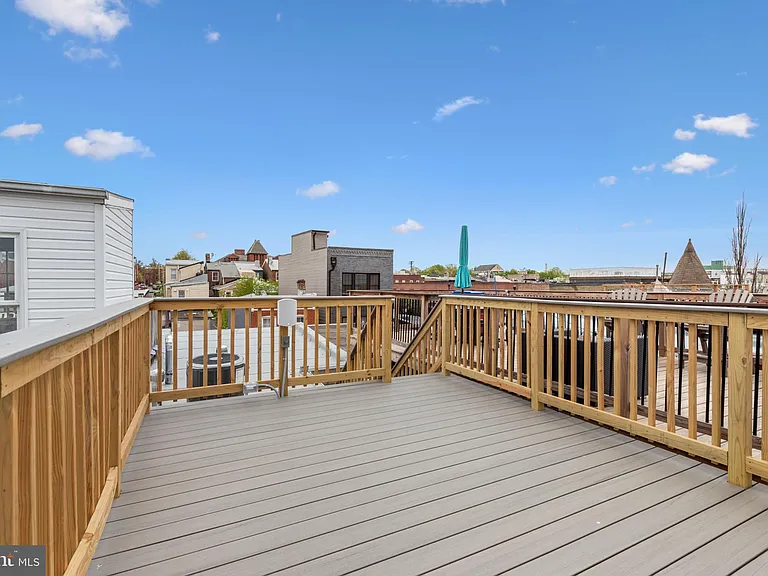 1434 Marshall St — Photo 38
