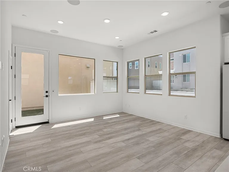27448 Pioneer Ct — Photo 19