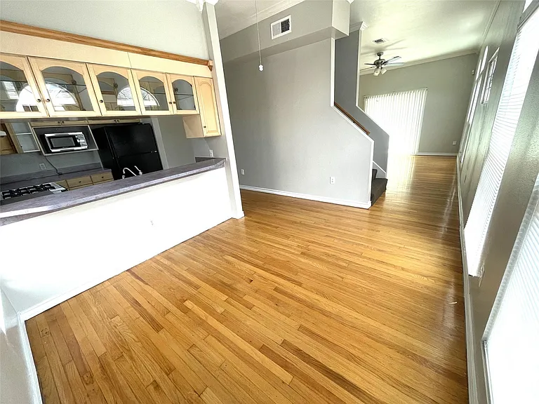 4122 Drake St #1/2 — Photo 8