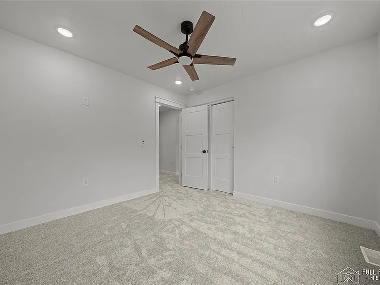 7442 N Paw St — Photo 17