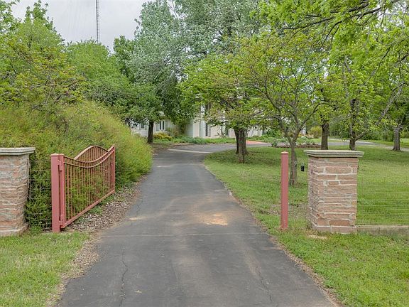 3rd image of 1617 Ridgeway Rd