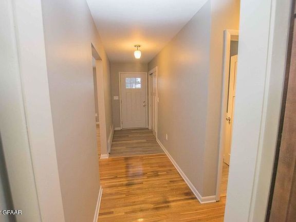 3rd image of 614 23rd Ave S
