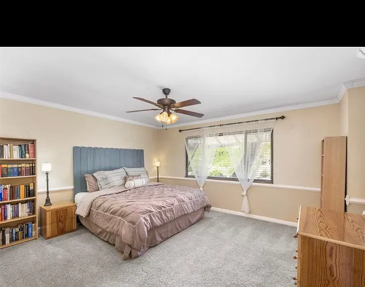 10894 Charing Cross Rd — Photo 9