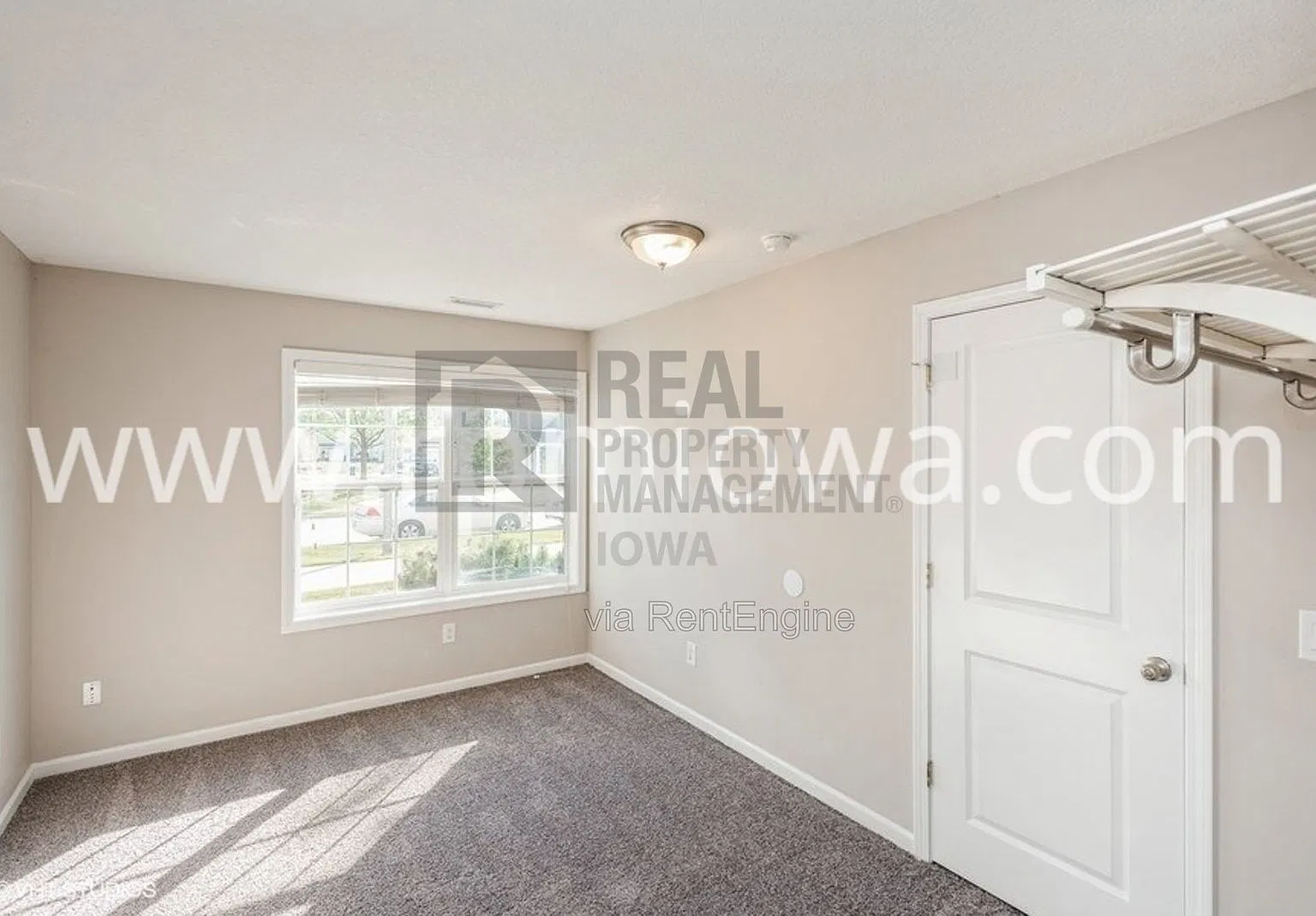 4 bed, 4.0 bath, 1952 sqft, $2,195 — Photo 3