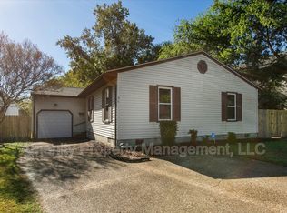 36 Old Fox Hill Rd, Hampton, VA 23669