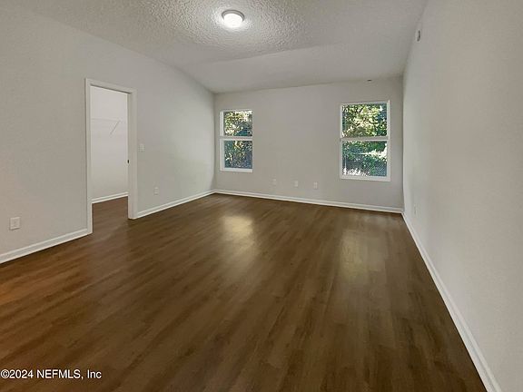 5th image of 365 VERMONT Avenue