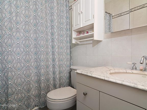 5th image of 12 Harbour Ln APT 5A