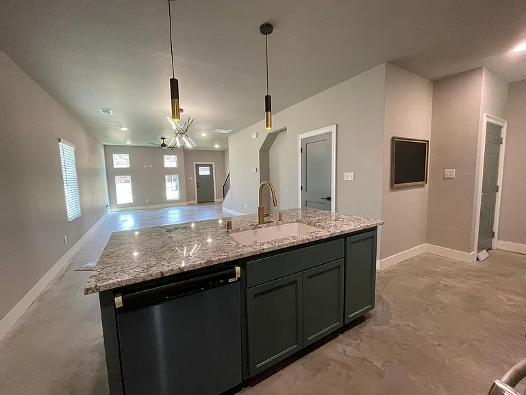 4220 Victoria Dr — Photo 7