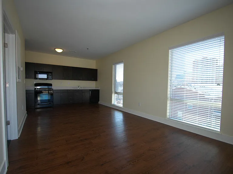 410 S Hancock St — Photo 7