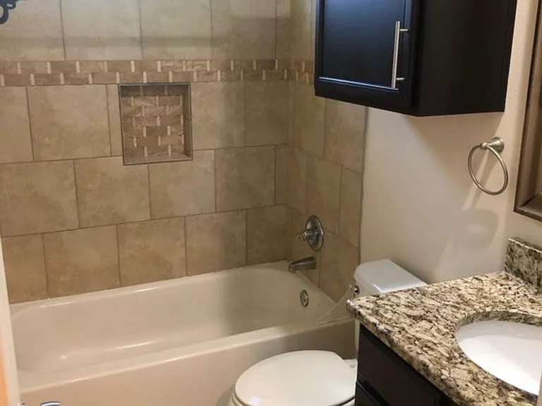 500 W 55th 1/2 St #B — Photo 4