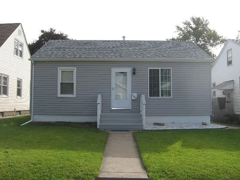 1823 43rd St photo 1